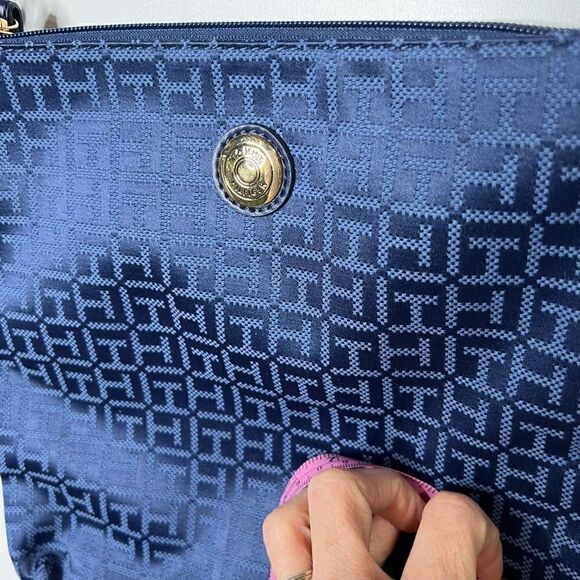 Tommy Hilfiger Women's Navy Blue Synthetic Leather Logo Print Cross Body Bag - Picture 10 of 14